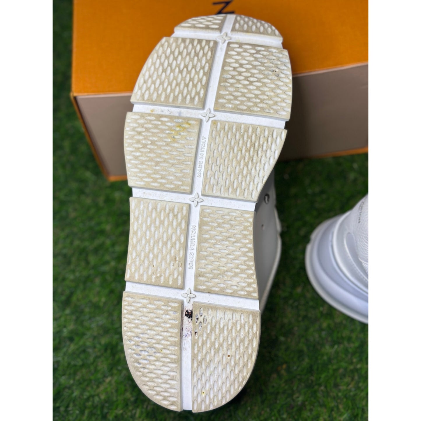 Louis Vuitton Classic Low Top Sneakers Whitw/Black