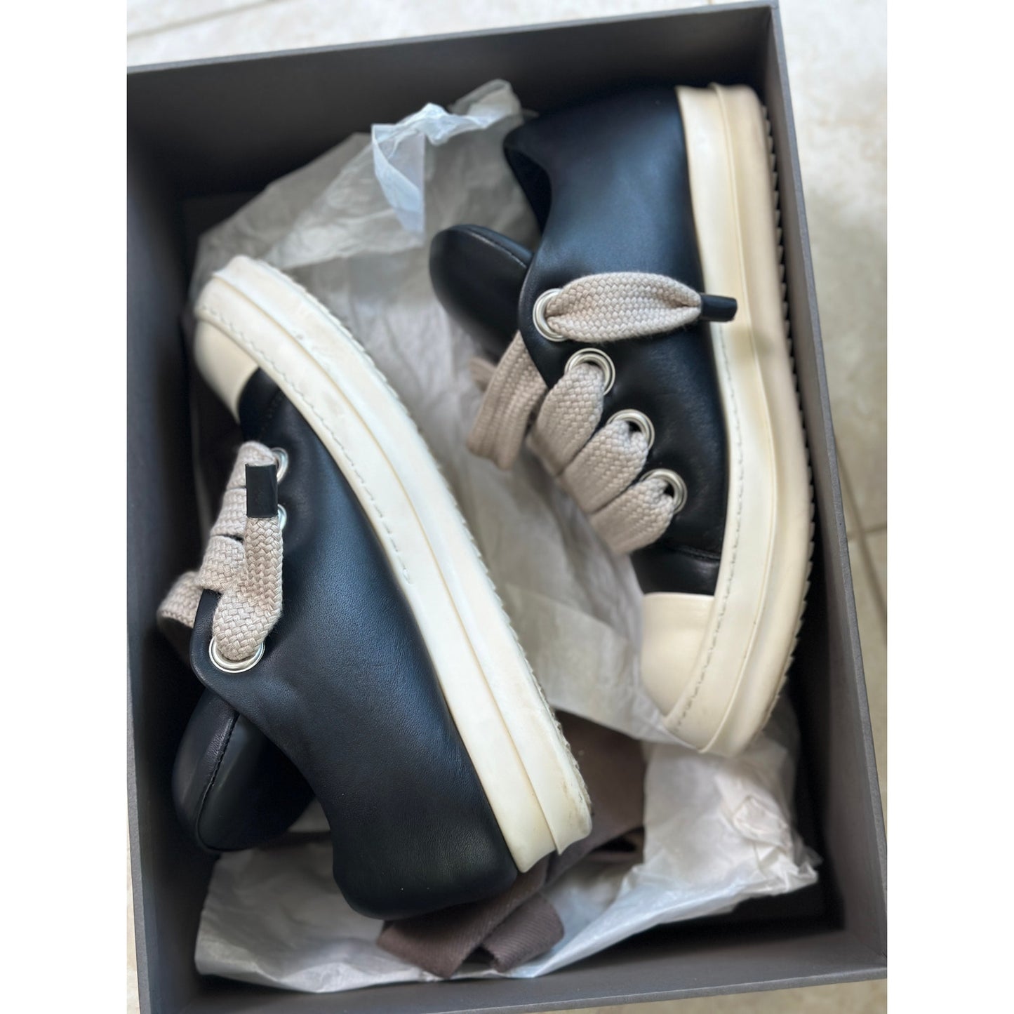 Rick Owens Jumbo Lace Black Leather Low-Top Sneaker | 38EU