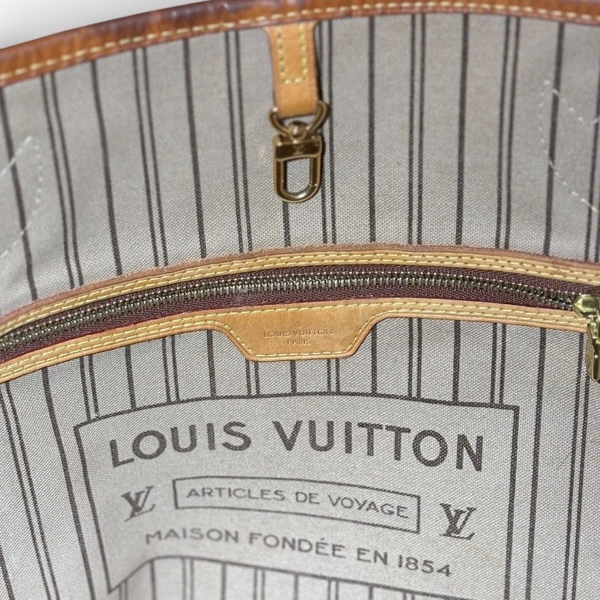 Louis Vuitton Totes Neverfull MM Shoulder Bag