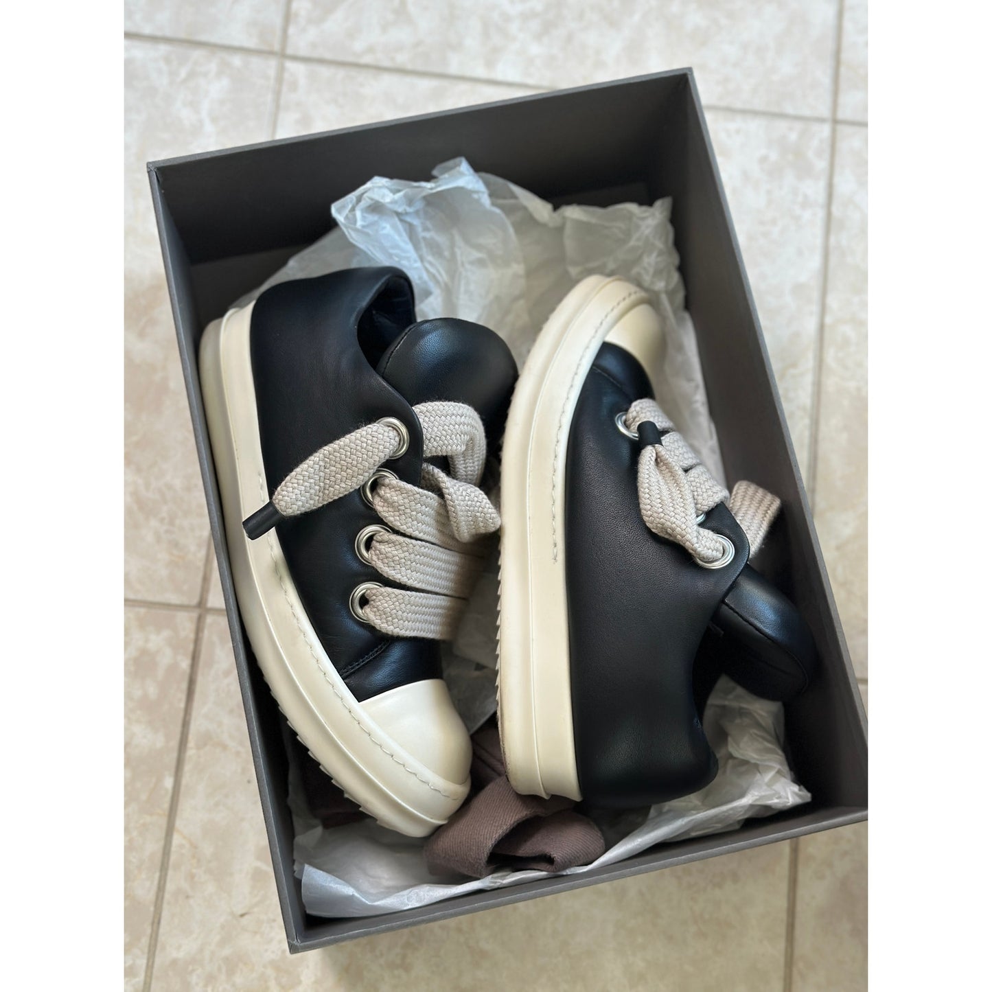 Rick Owens Jumbo Lace Black Leather Low-Top Sneaker | 38EU
