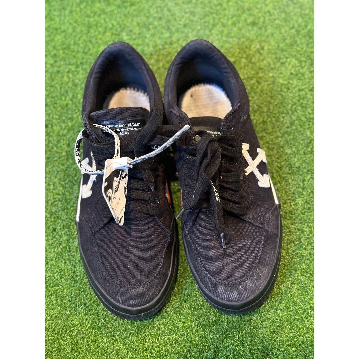 SIZE 8 - OFF-WHITE Vulc Low Black White Arrow