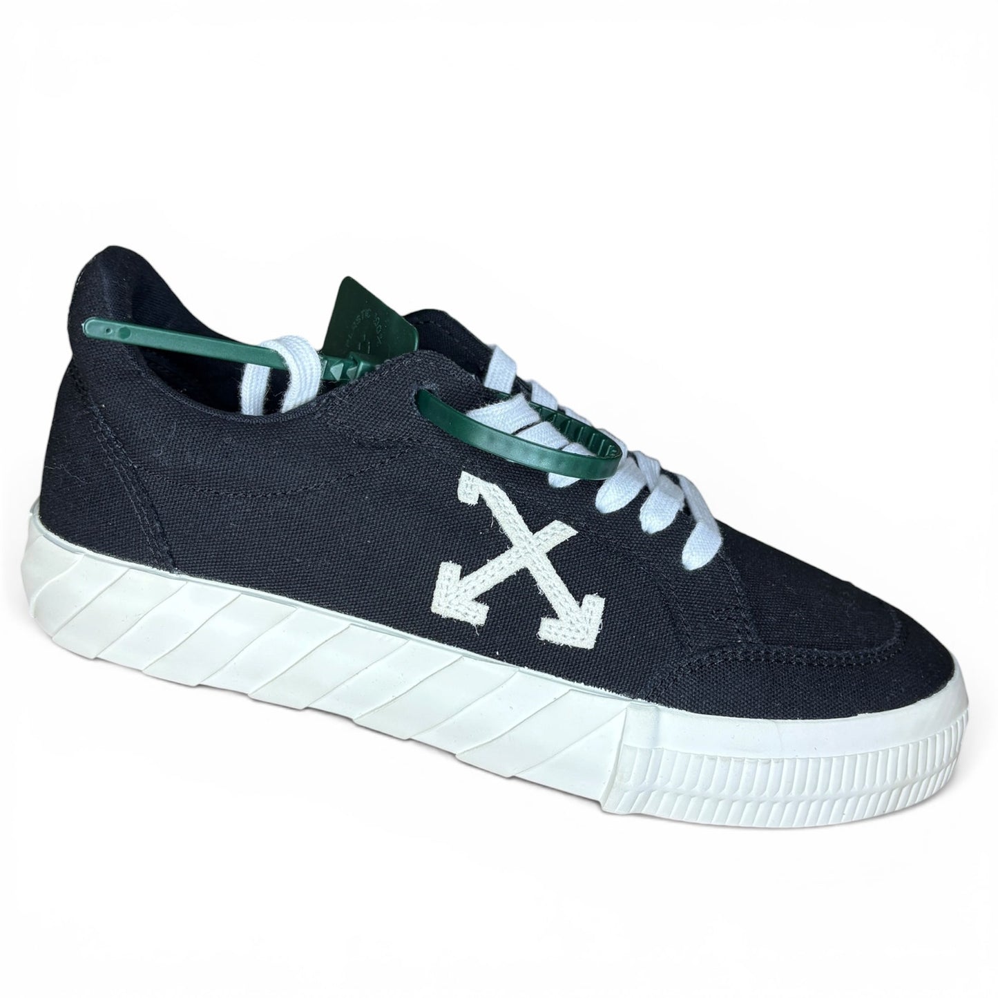 Off-White Vulcanized Lace-Up Sneakers | Size 7M