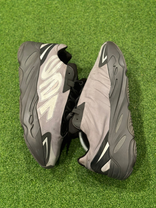 Size 12 - Yeezy 700