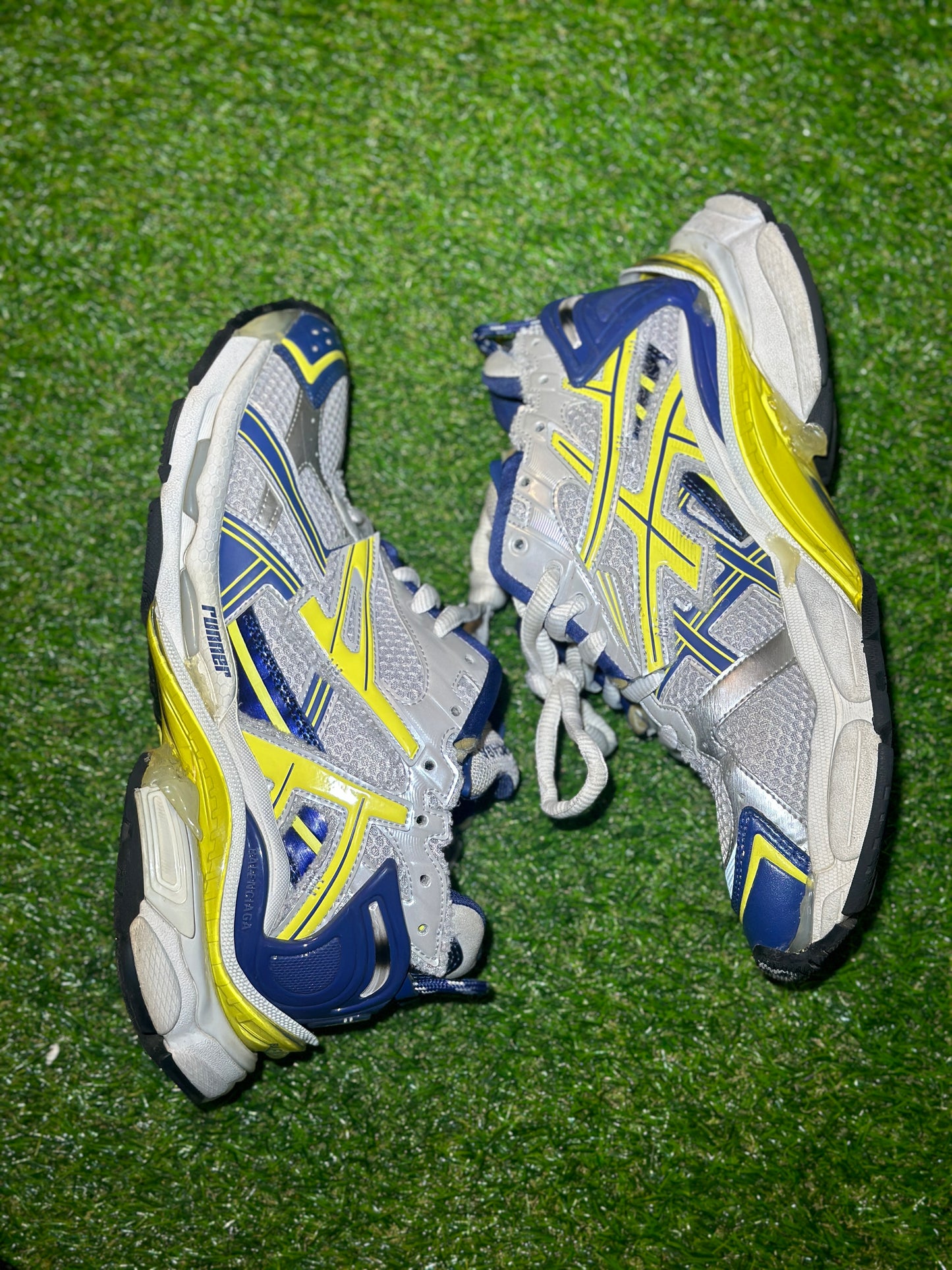 EU43 - Balenciaga Runner yellow/grey/blue
