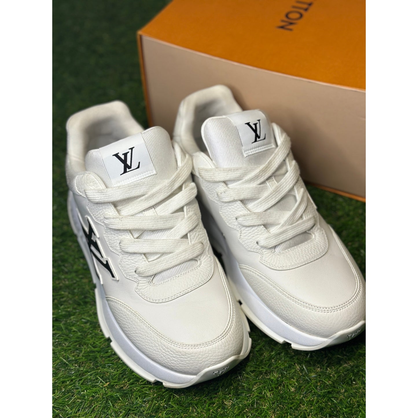 Louis Vuitton Classic Low Top Sneakers Whitw/Black