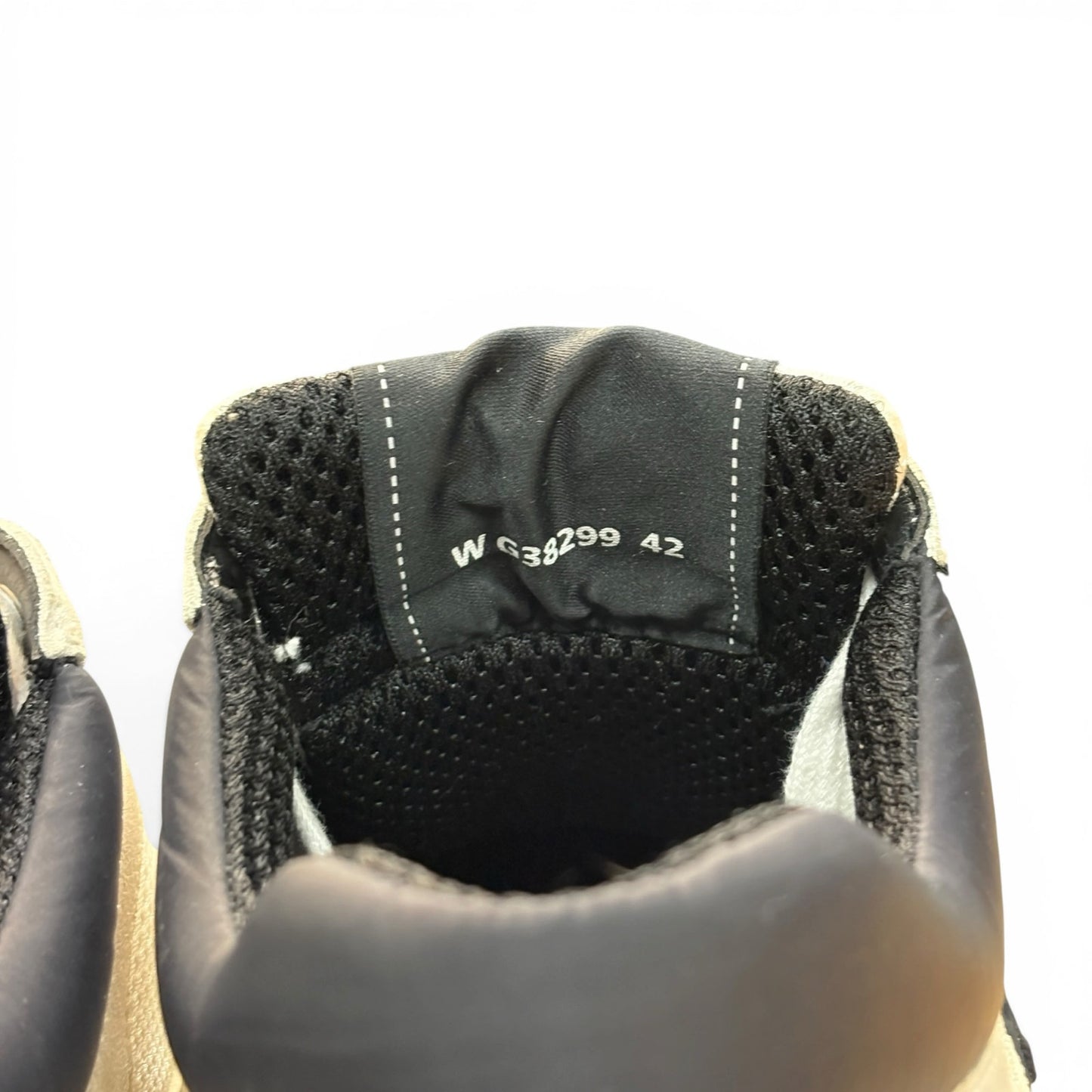 Chanel CC Logo Sneakers White / Black | Size 42(9)
